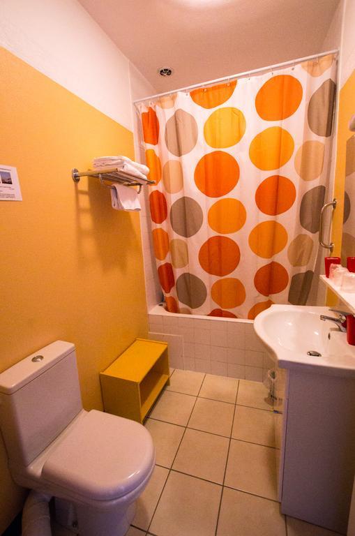 Hotel Du Commerce Millau Habitación foto